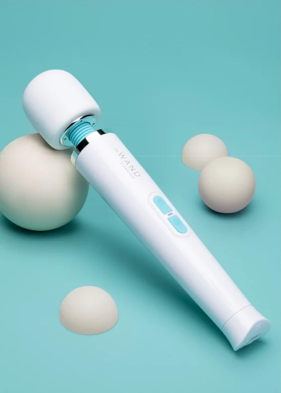 Le Wand Classique Petite Wand Massager - Image 2